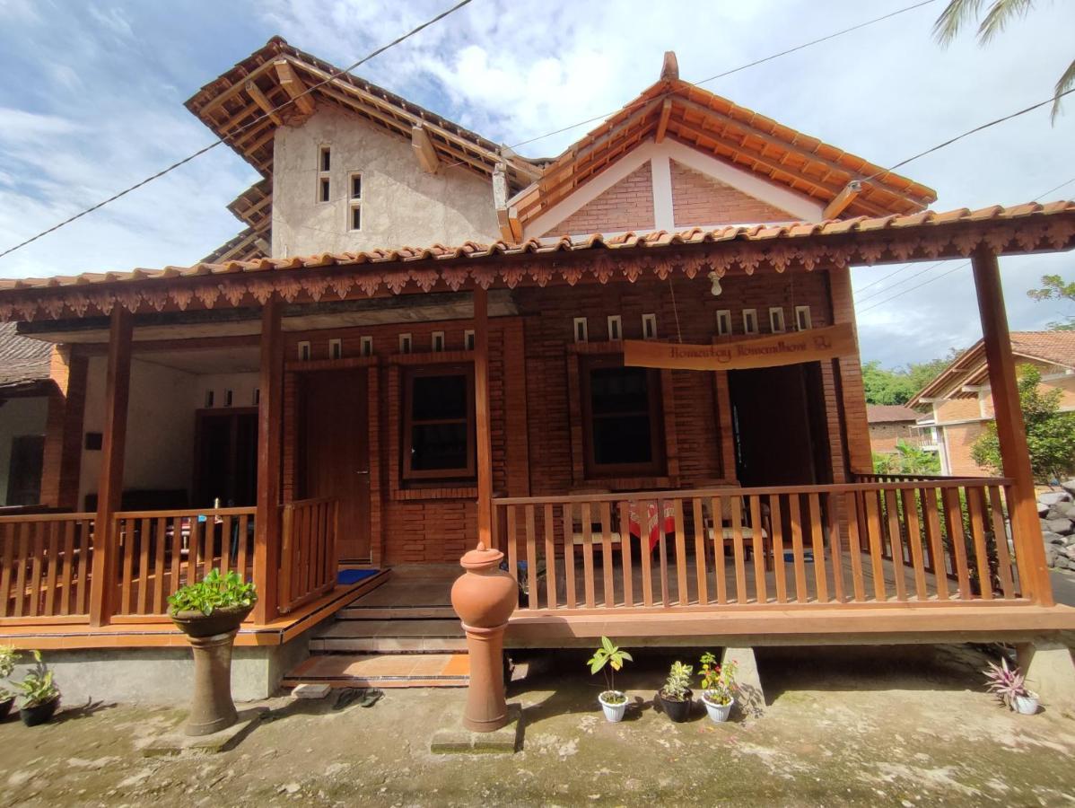 Romadhoni Homestay Magelang Exterior foto