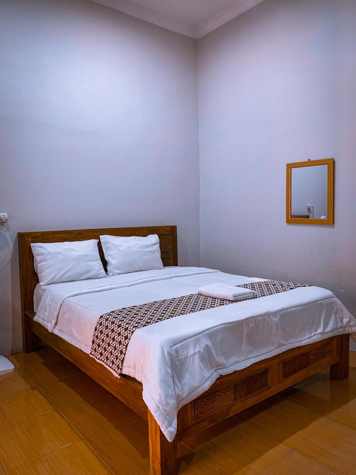Romadhoni Homestay Magelang Exterior foto